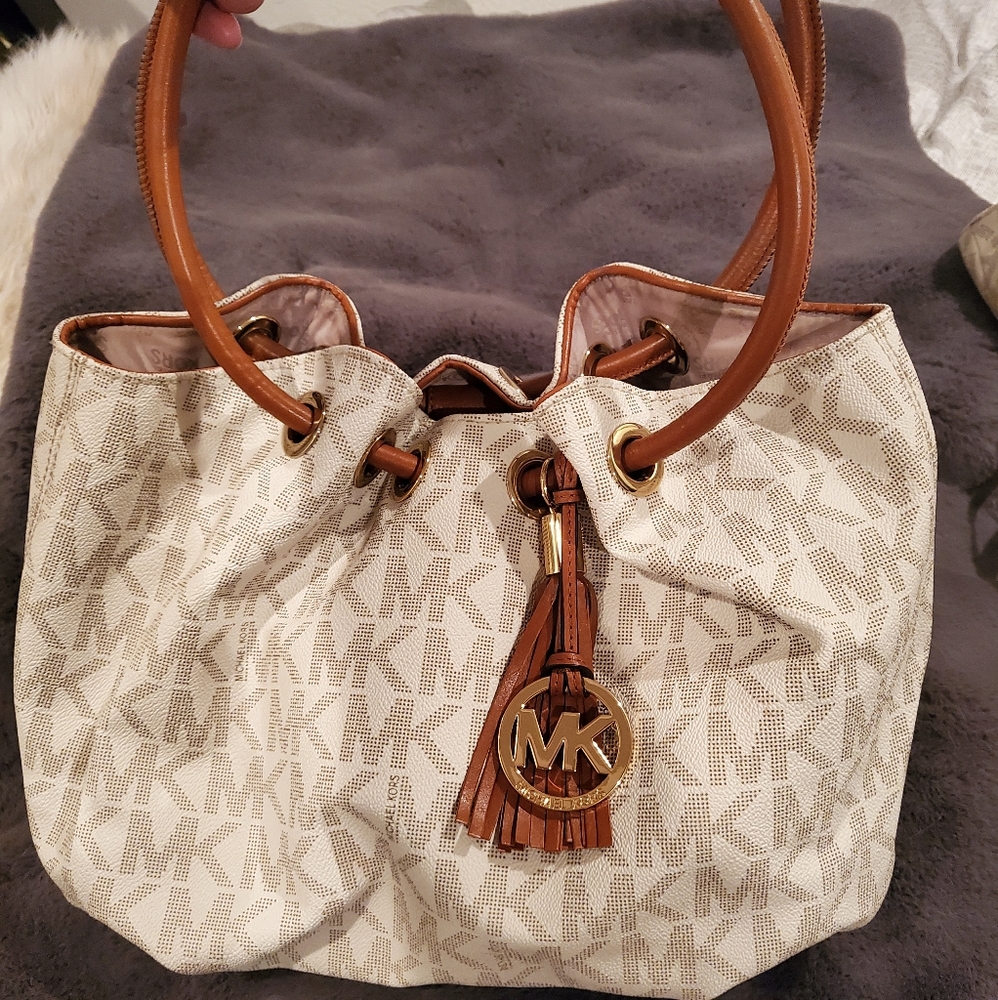 MK classic style purse